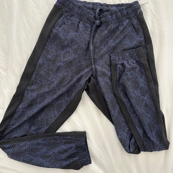 Athleta python Brooklyn Joggers - Picture 3 of 4